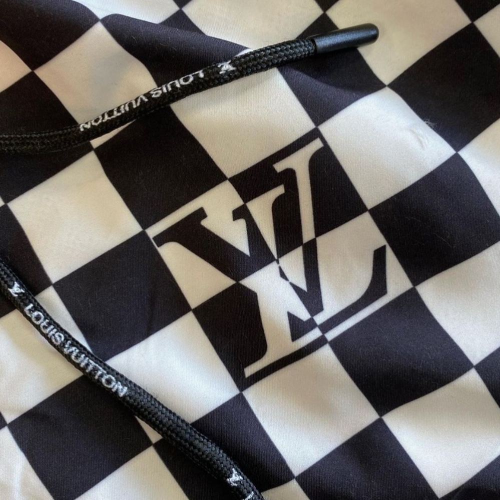 SOLD OUT🎉🎉🎉Mens LV Shorts Size M & L